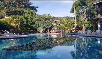 Casa 3 Dorm em Condomínio clube a 80m da praia de Maresias