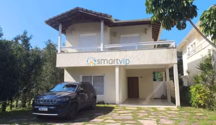 Linda casa em condomínio no bairro de Maresias a 100 metros  da praia, 4 suítes, piscina privativa.