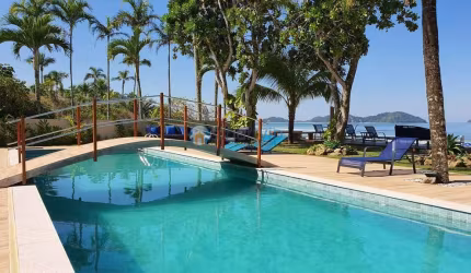 Maravilhosa casa em Condomínio Pé na Areia Juquehy - 5 suítes - 5 vagas - Piscina e sauna privativa - Frente ao Mar