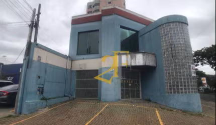 Prédio de esquina para locação com fachada em vidros. no bairro Castelo, uma quadra da torre do Castelo em Campinas/SP