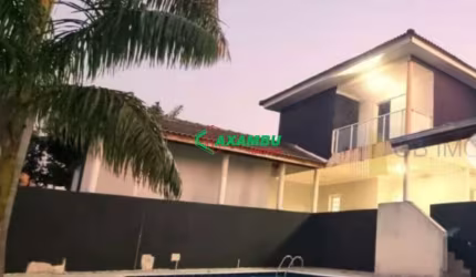 SOBRADO COM 5 DORMITÓRIOS (1 SUITE MASTER), SALA INTEGRADA COM ESPAÇO GOURMET E PISCINA