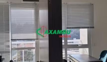 SALA COMERCIAL DE 25M² COM COPINHA, WC SOCIAL, COM PISO FRIO E 1 VAGA COBERTA ROTATIVA NA MELHOR LOCALIZAÇÃO DA VILA ARENS
