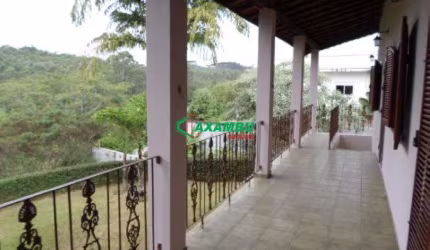 Chácara - 4 quartos, 1 suíte, 2 salas, 3 banheiros, 2 vagas - Jundiaí-SP, bairro Castanho - 300m² de área.