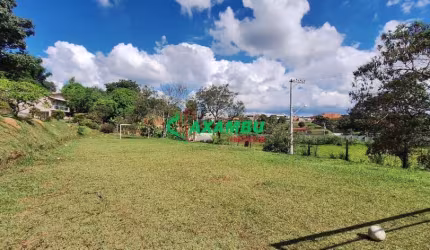 Chácara à venda em Jundiaí-SP, bairro Ivoturucaia: 2 quartos, 1 sala, 1 banheiro, 2 vagas de garagem, 168m² de área.
