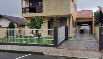 Sobrado Averbado com 02 suítes + 01 dorm.  Saguaçu Joinville.