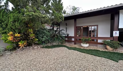 Casa com 03 quartos Anita Garibaldi Joinville.