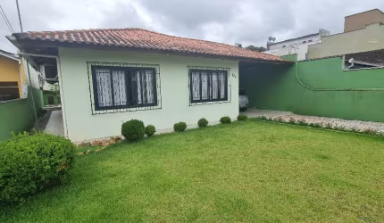 Casa com 04 dorm., com piscina Costa e Silva Joinville.