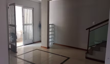CASA DUPLEX  -292 m² - 04 DORMITÓRIOS - SUITE - VARANDA - TERRAÇO - LAVANDERIA - DEPENDÊNCIA