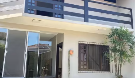 Sobrado geminado em condomínio fechado no bairro Floresta em Joinville!