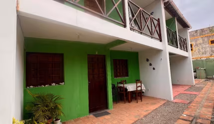 Duplex com 03 casas em enseada dos corais