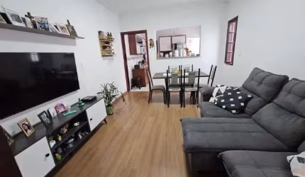 Casa à Venda com 130m², 3 dormitórios, 1 suíte, 1 sala e 2 vagas!!!