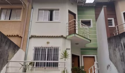 Sobrado para venda, 3 dormitórios sendo 1 suíte, amplo quintal e 2 vagas, Mogi Moderno, Mogi das Cruzes, São Paulo.