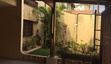 Sobrado à Venda e Locação 03 dormitórios 250 m²  Vila Oliveira.