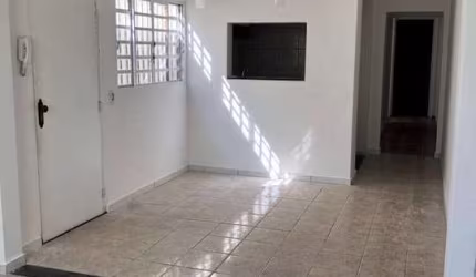 Sobrado à Venda 03 dormitórios 440.000 Jardim Rodeio