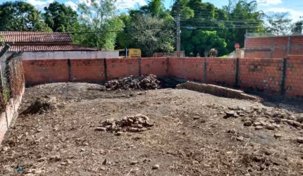 Terreno para Venda em Monsenhor Gil, Centro