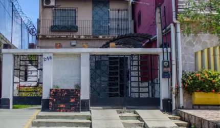 Sobrado para Venda em Belém, Canudos, 1 dormitório, 3 banheiros, 1 vaga