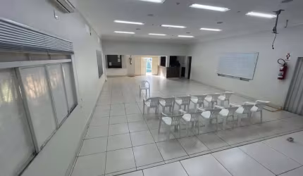 Ponto Comercial para Venda em Cuiabá, Araés, 1 dormitório, 2 banheiros