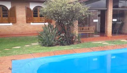 Casa Lagoinha com piscina à venda