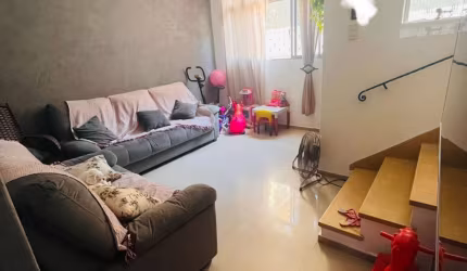 Aconchegante sobrado com 2 dormitórios no Macuco, valor R$320.000,00