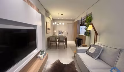 Apartamento no Centro de 2 dormitórios sendo 1 suíte, com 80m² e uma vaga.