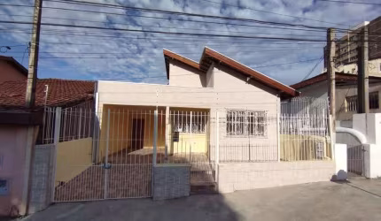 Casa para Locação em São José dos Campos, Jardim Bela Vista, 3 dormitórios, 1 suíte, 2 banheiros, 2 vagas
