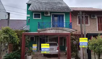 Ótimo sobrado com 3 dormitórios sendo 1 suíte, living 2 ambientes, cozinha sob medida, área de serviço, edícula nos fundos, área com churrasqueira, garagem, sacada, sobrado muito bem localizado no lot