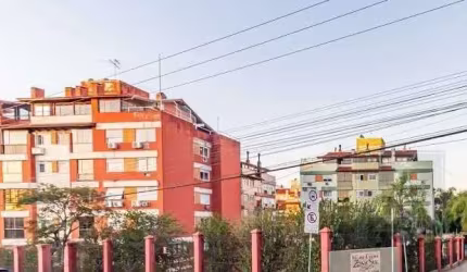Belíssima cobertura de 2 dormitórios, 1 banheiro com Box, 1 lavabo na cobertura, churrasqueira, bastante sol, 1 box escriturado, porcelanato em toda parte de baixo, cozinha sob medida, quarto de solte