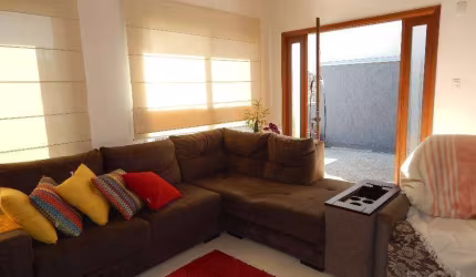 Excelente casa no Condomínio Verdes Campos (Protásio Alves 12000), quatro suites , sala de estar , jantar, cozinha americana, lavabo , escritório, estacionamento frontal para dois carros, pário com am
