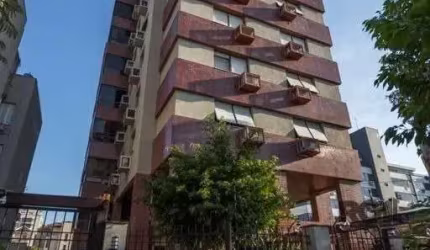 Ótimo apartamento no Menino Deus, com 81m² privativos, de 2 dormitórios e vaga. Possui sala ampla, sacada com churrasqueira, 2 dormitórios sendo 1 suíte, banheiro social, cozinha mobiliada, área de se