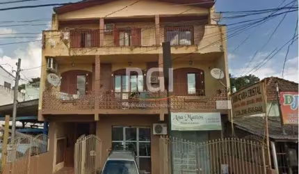 Prédio misto com 3 andares em avenida de grande circulação, bairro Partenon. &lt;BR&gt;Parte térrea com duas lojas de frente alugadas e com estacionamento, garagem lateral e fundos para 8 carros. Segu