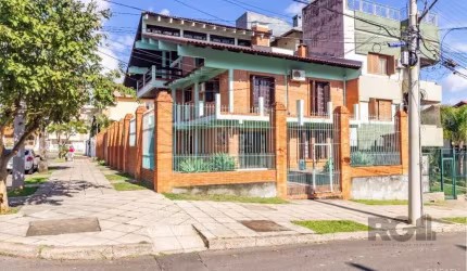 Casa para Venda - 574m², 3 dormitórios, sendo 2 suites, 8 vagas - Jardim Planalt