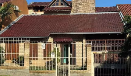Casa com 4 dormitórios no bairro nonoai