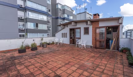 Cobertura no bairro Petrópolis de 3 dormitórios terraço e 2 vagas