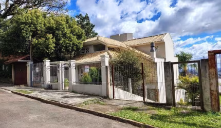 Casa sobrado com 300m² na Vila Nova de 3 dormitórios e 4 vagas