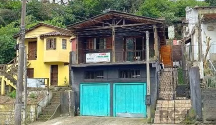Terreno em Porto Alegre, no bairro Glória, à venda.