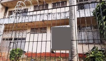 Casa em Porto Alegre, no bairro Cristal, com 4 dormitório(s), e 4 banheiros, à v