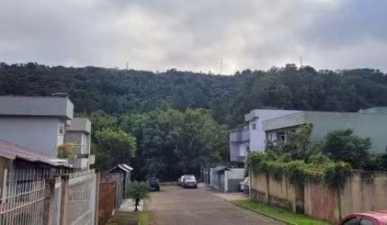 Terreno em Porto Alegre, no bairro Vila Nova, à venda.