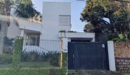 Casa em Porto Alegre, no bairro Espírito Santo, com 3 dormitório(s), e 3 banheir