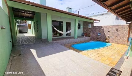 Casa em Porto Alegre, no bairro Vila Nova, com 3 dormitório(s), e 3 banheiros, à