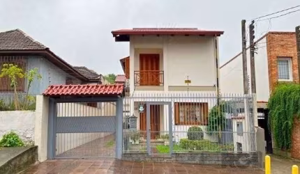 Casa em Porto Alegre, no bairro Tristeza, com 3 dormitório(s), e 3 banheiros, à
