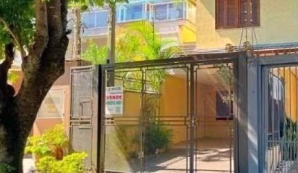 Casa em Porto Alegre, no bairro Ipanema, com 3 dormitório(s), à venda.