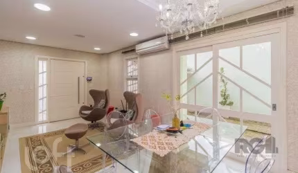 Casa 4 dormitórios à venda Cristal Porto Alegre/RS