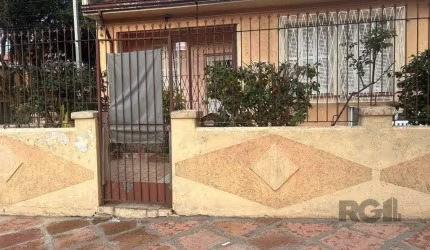 Casa 3 dormitórios à venda Partenon Porto Alegre/RS