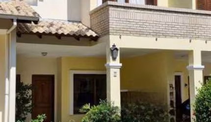 Sobrado com três dormitórios no Condoínio Residência Jardim Verde Ipanema.