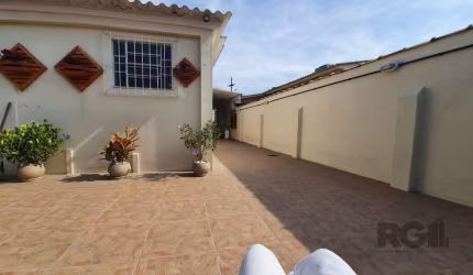 Casa 3 dormitórios à venda Guarujá Porto Alegre/RS