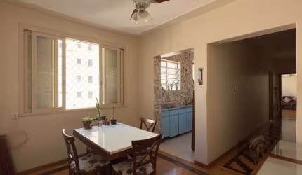 APARTAMENTO 3 DORMITÓRIOS, DE FRENTE E REFORMADO, NO CENTRO HISTÓRICO