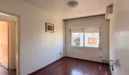 APARTAMENTO 2 DORMITÓRIOS, ENSOLARADO E LOCALIZADO NA PARTE ALTA DO CENTRO HISTÓ