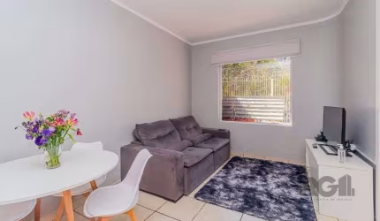 Casa com 99,73m², 2 dormitórios, 2 vagas no bairro Floresta