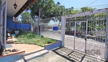Casa de 3 dormitórios no bairro Partenon
