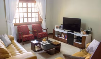 Casa 298m² - 4 dormitórios, 3 vagas na Zona Norte